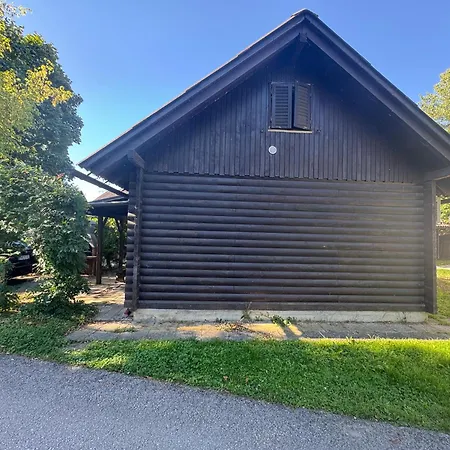 Hébergement de vacances Rustic Catez Ganzes Holzhaus An Sloweniens Groesster Therme Brežice