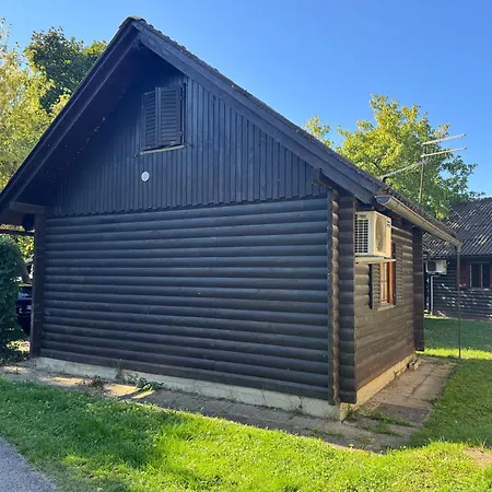 Rustic Catez Ganzes Holzhaus An Sloweniens Groesster Therme Hébergement de vacances