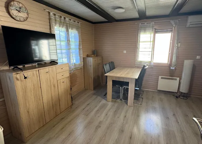 Catez Holzhaus An Der Therme Catez 別荘 *